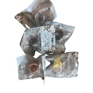 5 Ryan & Rose Round Pacifiers & Teethe